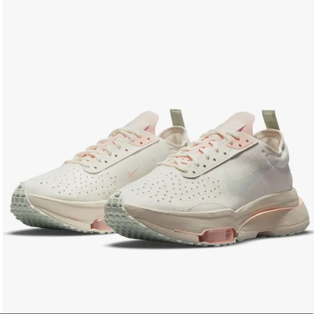 Nike Women's Athletic Shoes - Cream and Pink